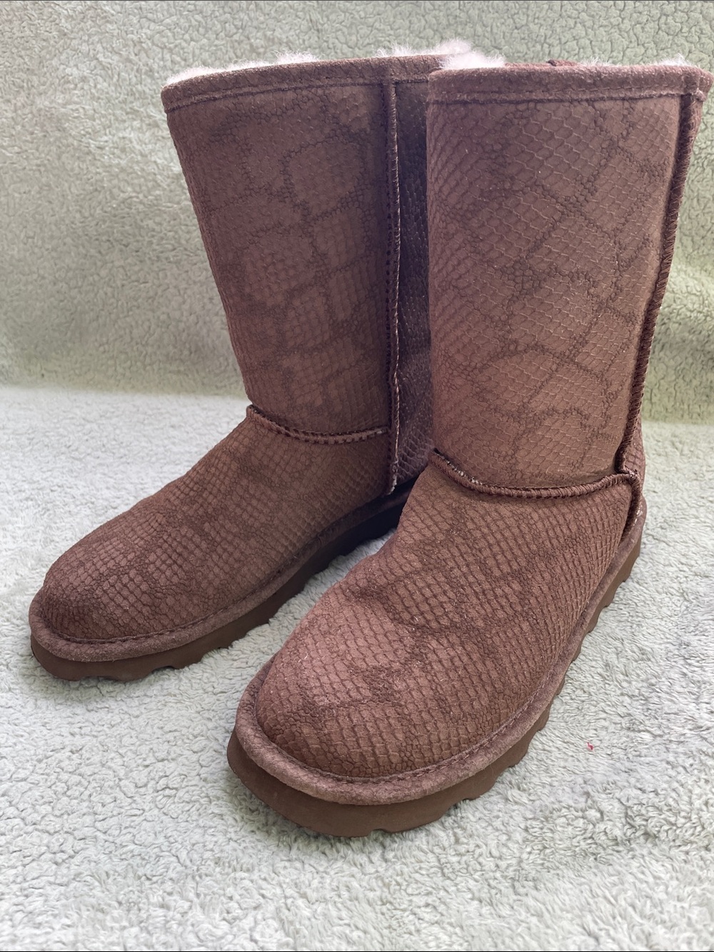BearPaw Women’s Brown Snakeskin-Texture Mid-Calf Winter Boots.